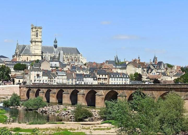 La Maison Rose 2 Chambres Avec Lit Pour 2 Personnes Et 2 Salles De Bains Nevers Esterno foto